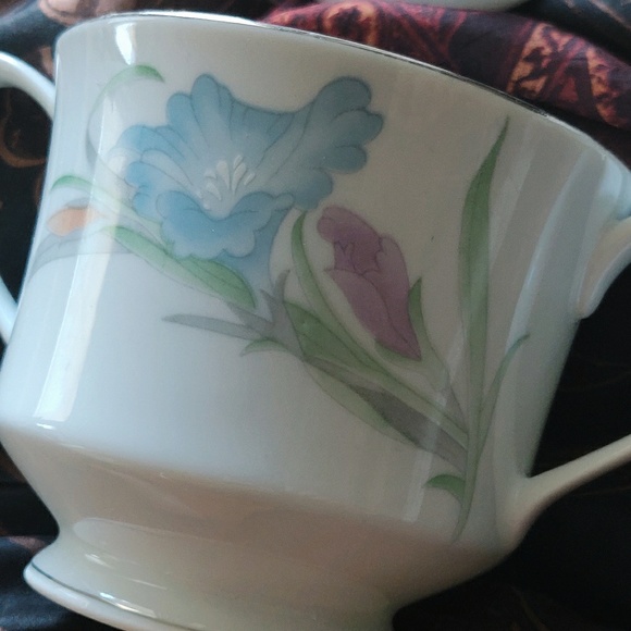 Vintage Pastel Flower Cream and Sugar Set - Picture 4 of 6